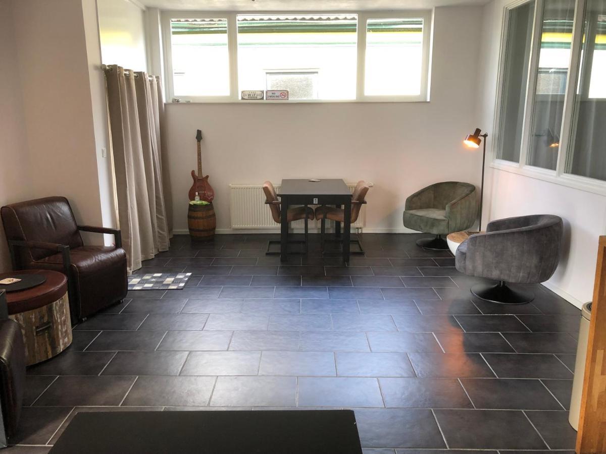 'T Posthuys Bed and Breakfast Leens Exteriör bild